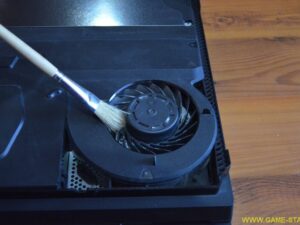 Jak rozebrat a vyčistit PS4 Pro od prachu