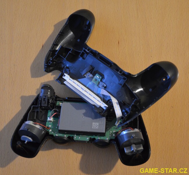 Jak rozebrat PS4 gamepad Dualshock V2 - 3
