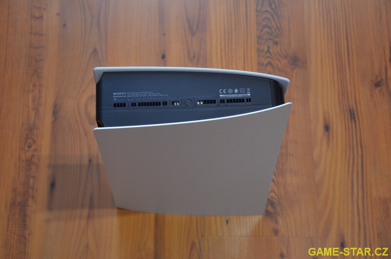 Sony Playstation 5 - zespodu